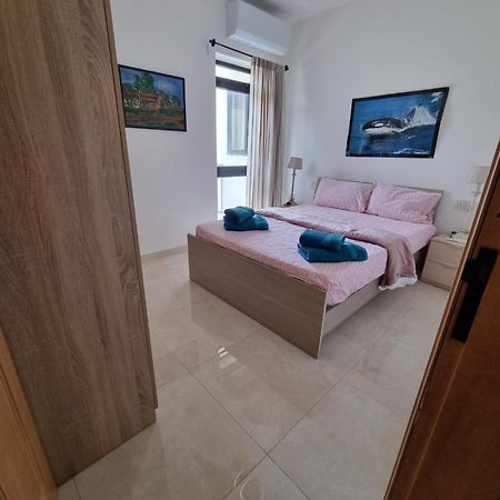 Modern Three Bedroom Apartment In Center Bugibba Сент-Полс-Бей Екстер'єр фото